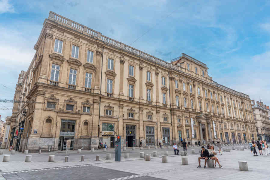 Francia - Lyon 009 - plaza Des Terreaux - palacio de St-Pierre - museo de Bellas Artes.jpg